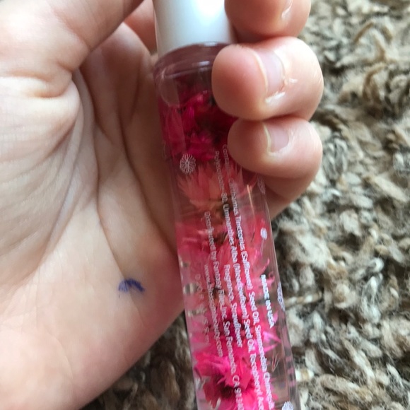 Blossom roll-on perfume oil infused with flowers - Picture 3 of 4